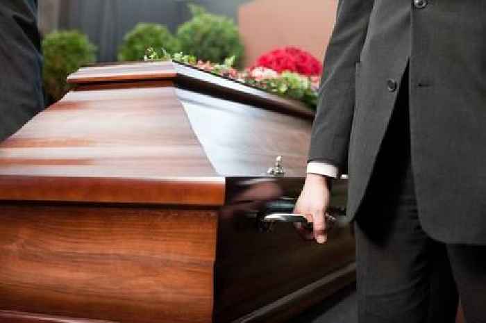 I'm a funeral director and I've been tapped on the shoulder by ghosts