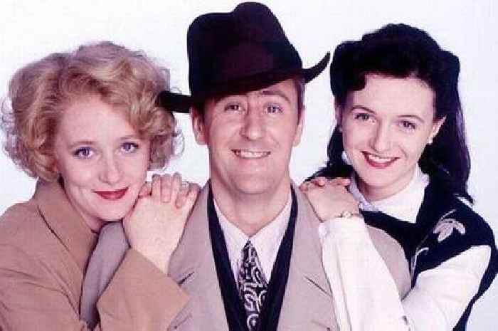 Goodnight Sweetheart couple's real-life romance as they were married away from the ITV sitcom