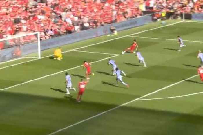 Premier League issue explanation as VAR overturn Liverpool goal after major early title blow