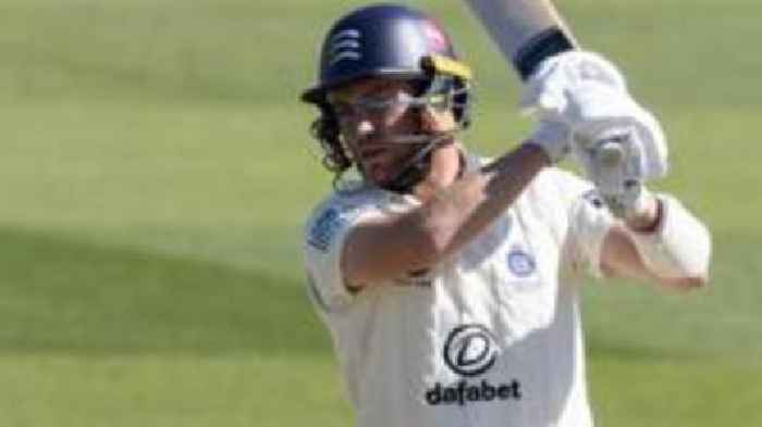 Middlesex bat out day to draw with Derbyshire