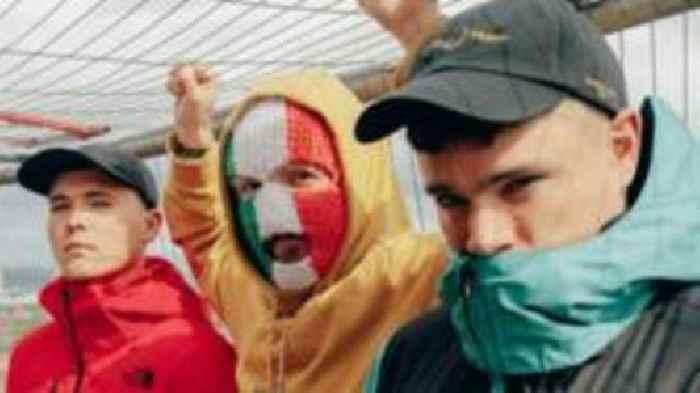 Beirniadu Plaid Cymru wedi neges grŵp hip-hop yn rali YesCymru