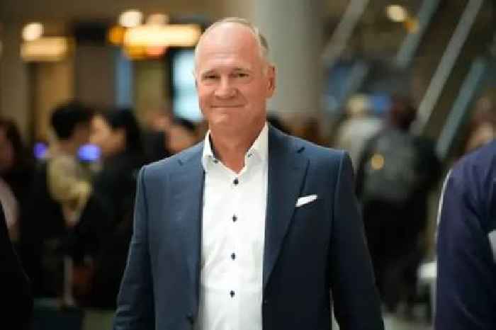 Virgin Atlantic boss slams Heathrow chief for dozing during fire
