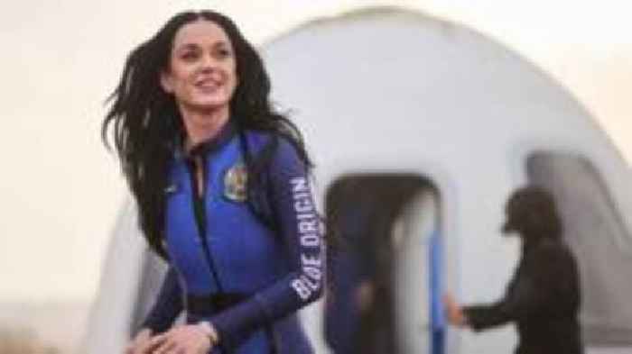 Lily Allen apologises for 'being mean' to Katy Perry