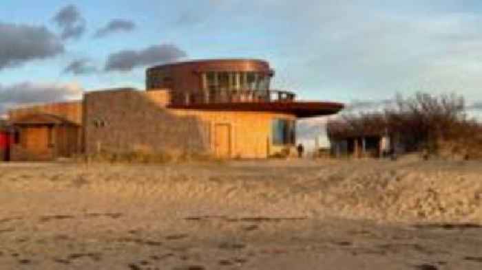 New lifeguard station and facilities at beach