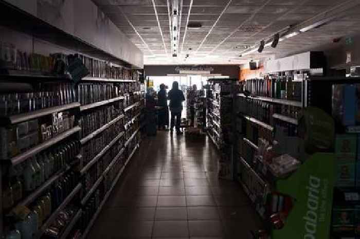 Professor explains 'induced atmospheric vibration' after Spain's blackout