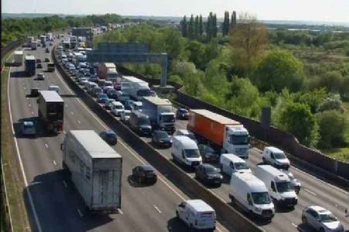 Live Leicestershire M1 updates as drivers face long delays