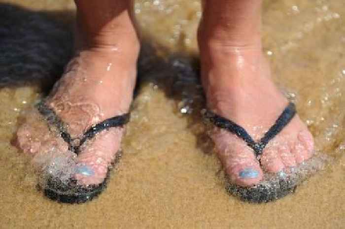 Experts explain hot weather swollen ankles and when you should definitely see a doctor