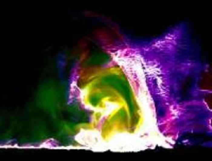 Solar flare pulses trigger rapid echoes in Earth's atmosphere