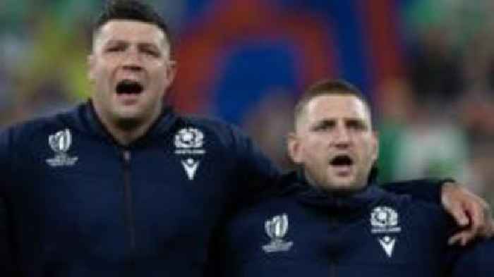 'Gilchrist leads strange welcoming committee for Bath's Russell'