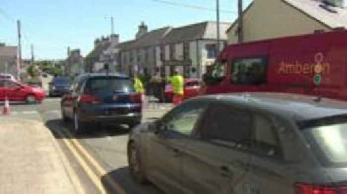 Môn: Cyfarfod cyhoeddus i drafod 'problem traffic annioddefol' Niwbwrch