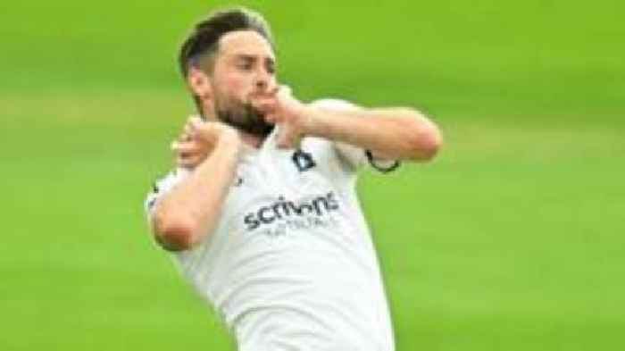 Woakes on way back for Warwickshire