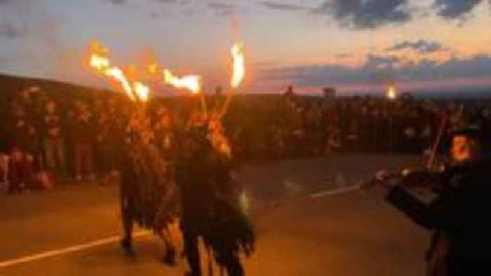 Hundreds gather to mark rising of sun on May Day