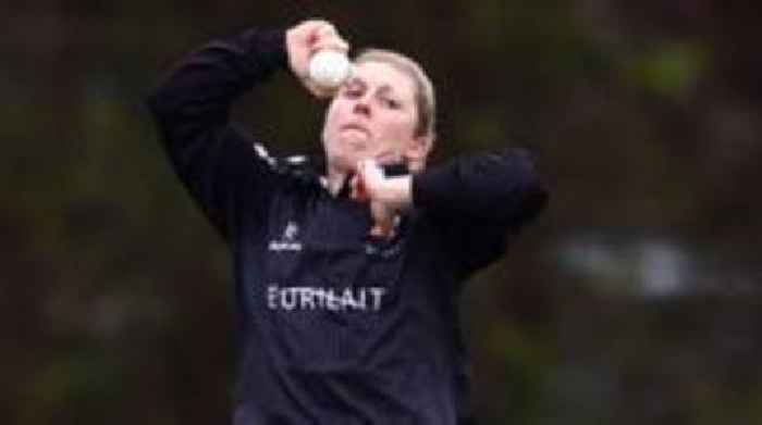 Knight leads way as Somerset beat Essex