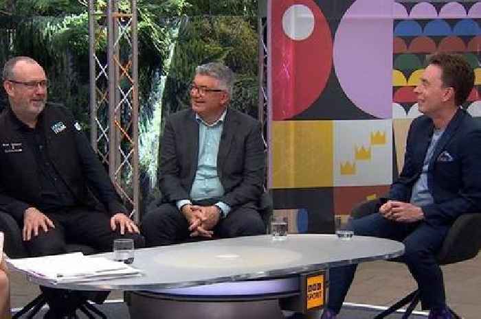 Mark Williams leaves BBC studio in stitches with three-word response to John Parrott