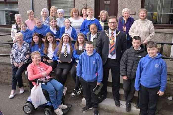 Caldercruix Retired Women's Group team up with Glengowan Primary School pupils for Driving Digital Locally intergenerational project