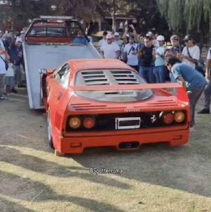 Driver Struggles To Get a Ferrari F40 Up on a Trailer, It's Not What It Seems To Be