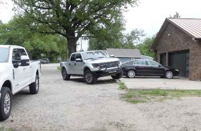 This Guy Bought a Cheap Ford F-150 Raptor, Thought It Broke Down Just After Purchase