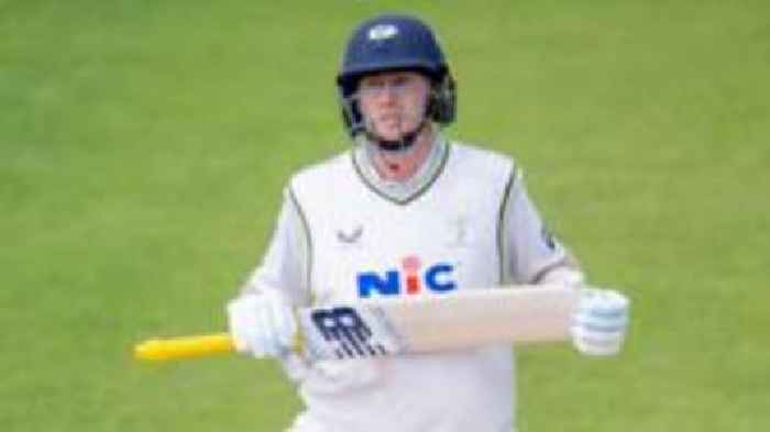 Yorkshire hit back against Bears as wickets tumble