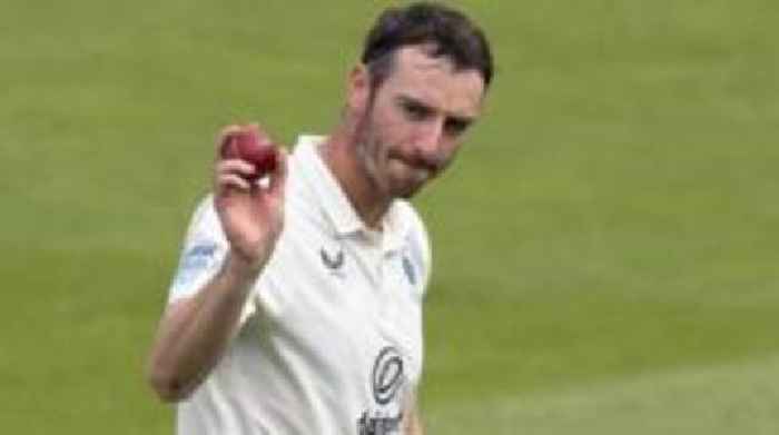 Roland-Jones five-for as Middlesex skittle Kent