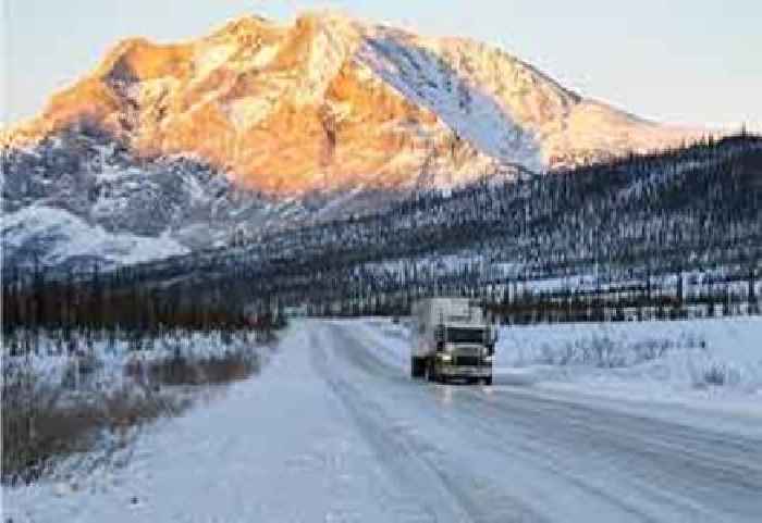 20 Dangerous Roads Around the World Where Cars and People Go To Die