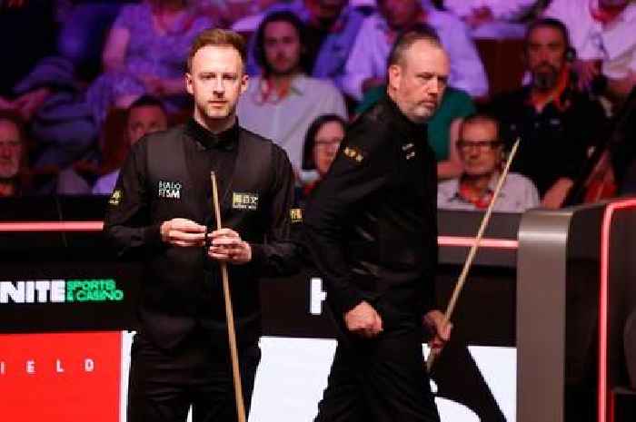 Judd Trump takes advantage of Mark Williams errors to edge ahead in Crucible semi-final