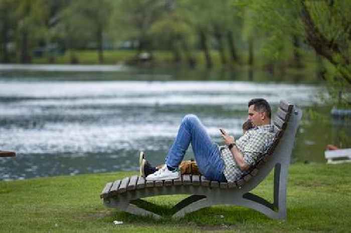 Five odd behaviours of people who constantly check weather before the leaving house