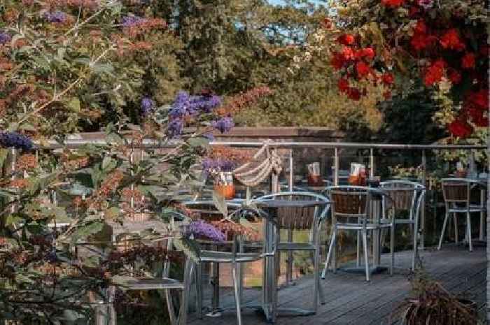 Village pub near Edinburgh boasts stunning waterside beer garden
