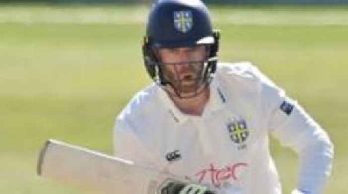 Batters dominate between Hampshire and Durham