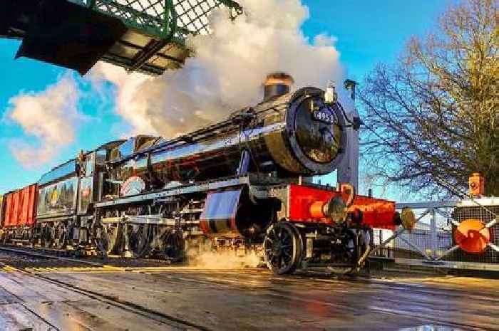 The stunning steam train with London skyline views and bacon sandwiches