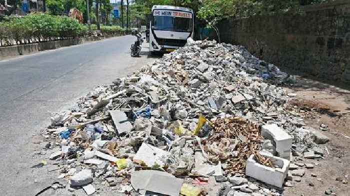 Same spot, same problem: Someone keeps returning debris to RA Kidwai Marg
