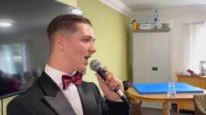 Crooner, 14, prefers Frank Sinatra to rap music