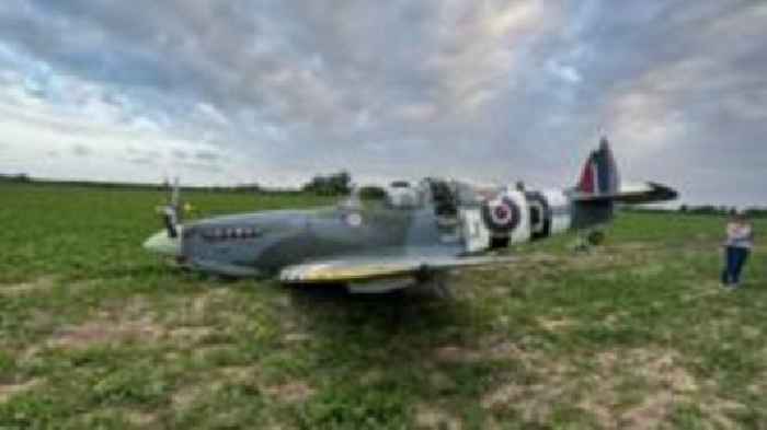 WW2 Spitfire makes emergency landing in field