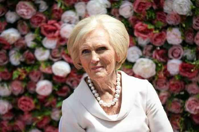 Bake Off legend Mary Berry tells crowd 'I'm deaf' as she makes touching request