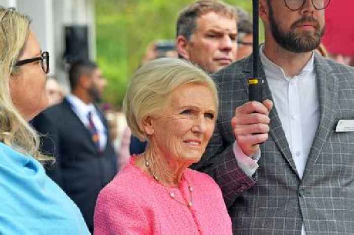 Bake Off star Mary Berry tells crowd she's deaf as she makes heartbreaking plea