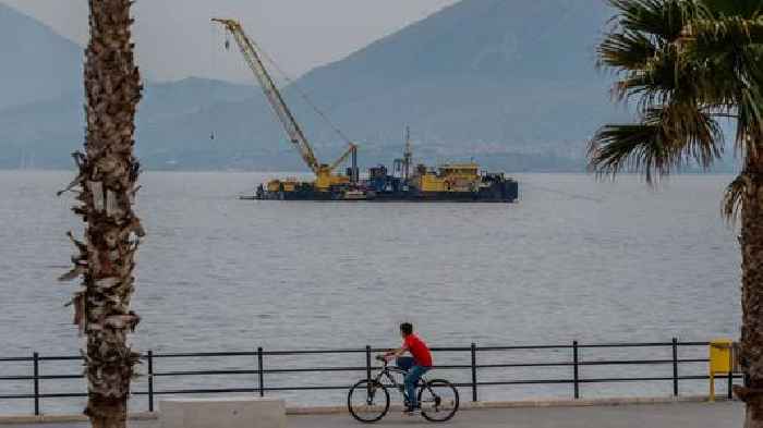 Recovery of sunken Bayesian superyacht begins off coast of Italy
