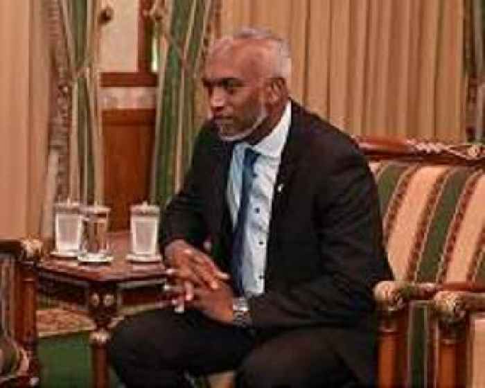 Maldives president holds record 15-hour press conference