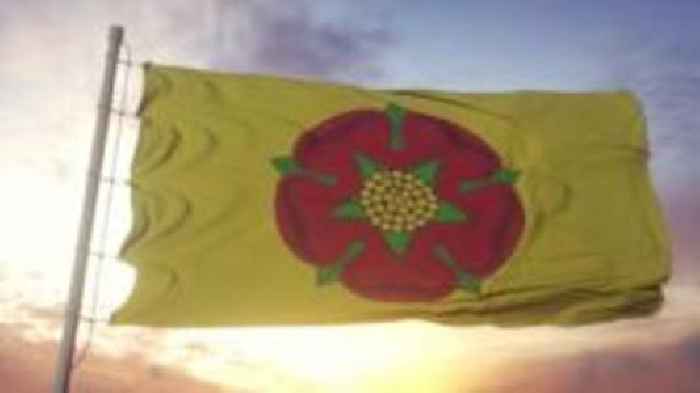 Reform clarifies flag policy after red rose row