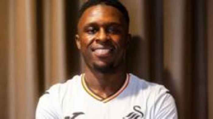 Swansea agree five-year deal for winger Inoussa