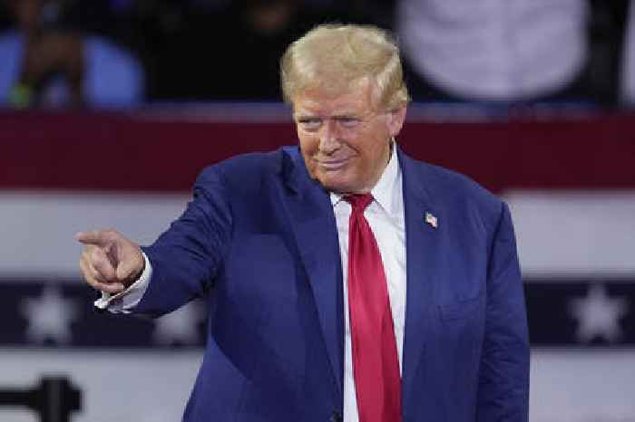 Photographer Behind Iconic Trump Image Wins Pulitzer Prize For It