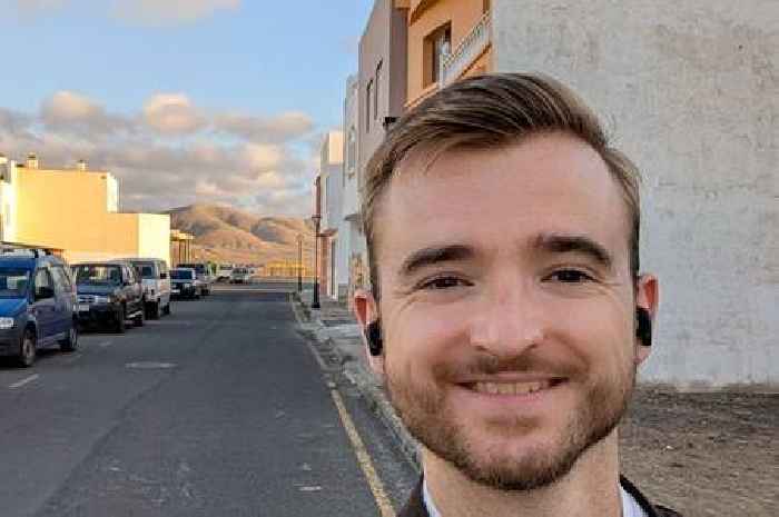 Boss spends whole winter working abroad and lets staff do whatever hours they want