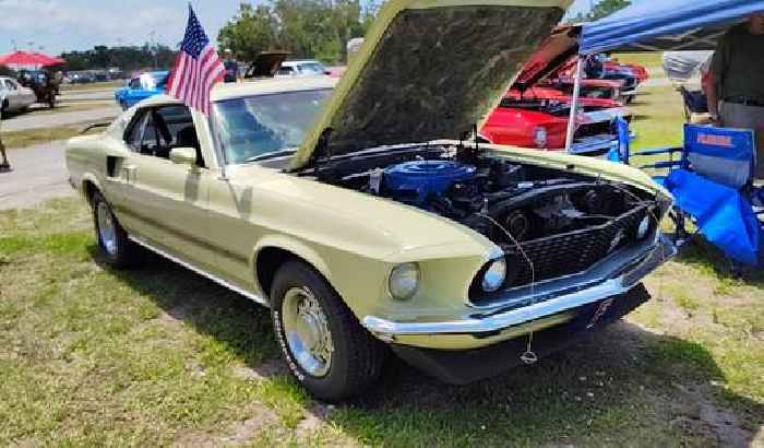 1969 Ford Mustang Mach 1 in Meadowlark Yellow Hides a Tiny Upgrade Under the Hood