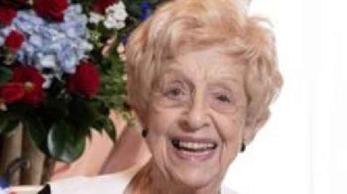 WW2 veteran recalls 'climbing window ledge' on VE Day