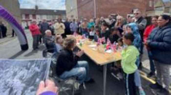 Residents recreate 1945 VE Day street party photo