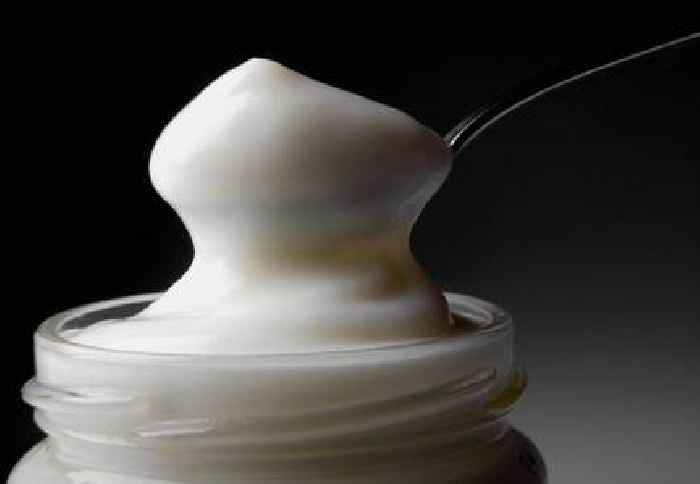 Simple recipe for 'healthy' mayonnaise with less calories that takes seconds to make