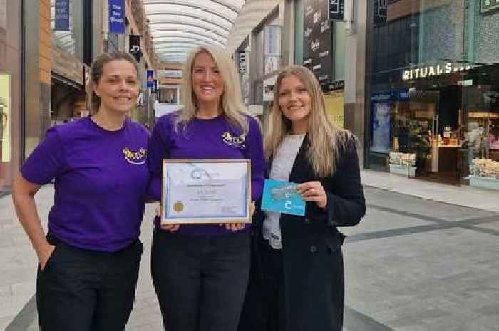 West Lothian mental health counsellor receives volunteer award from The Centre, Livingston