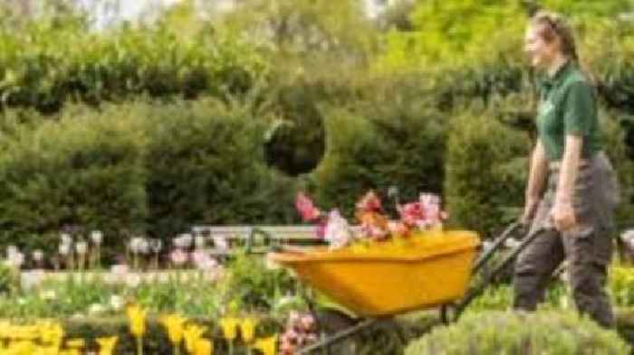 Headlines: Knitted tributes and tulip displays