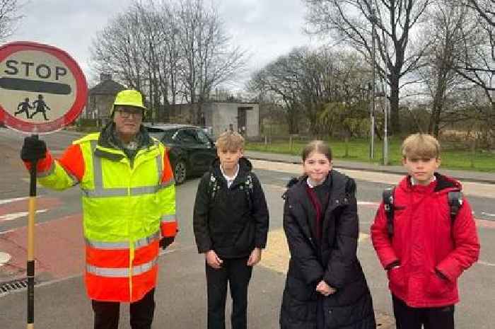 Hundreds sign petition to save beloved Bridge of Allan lollipop man from axe