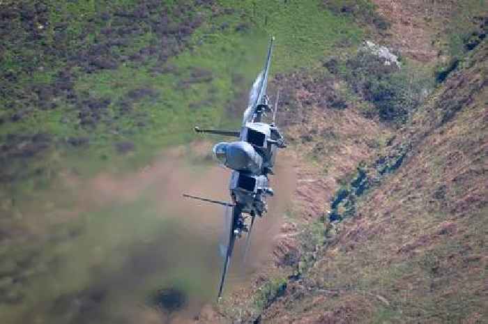 US warplane seen tearing through sky over Wales