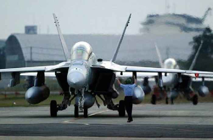 News24 | Pilots eject as second US jet falls into the Red Sea after failed aircraft carrier landing