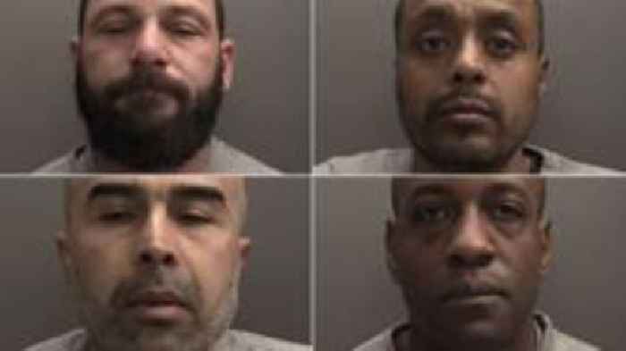 Man had 'gun' pointed in face by London gang